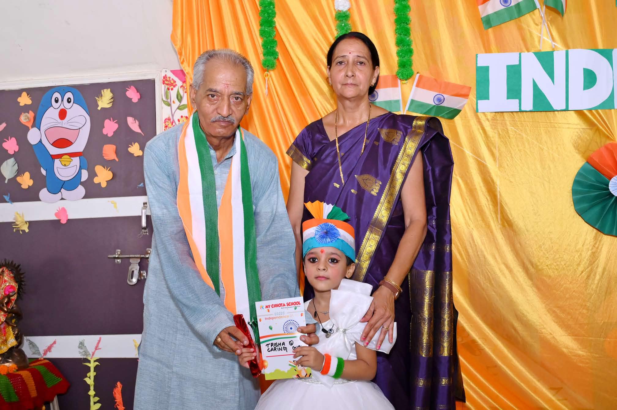 Our chief guests with a prize winner